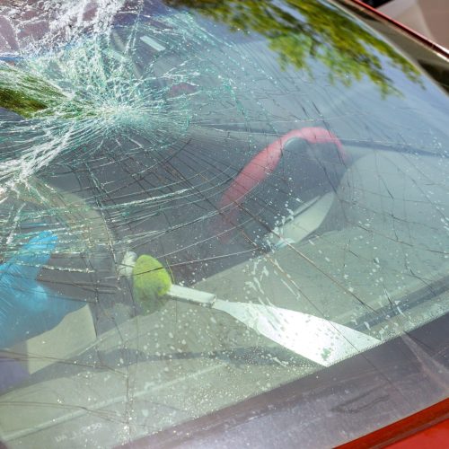 serviceman-removing-windshield-on-a-car-crashed-a-2023-11-27-05-20-38-utc-min Serviceman Removing Windshield On A Car Crashed A 2023 11 27 05 20 38 Utc Min